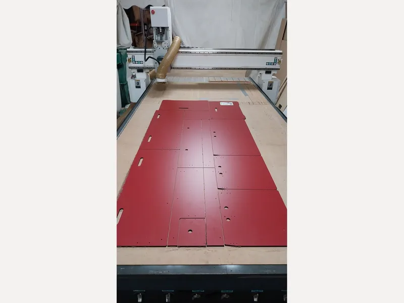 Habillage de portes de vans en HPL