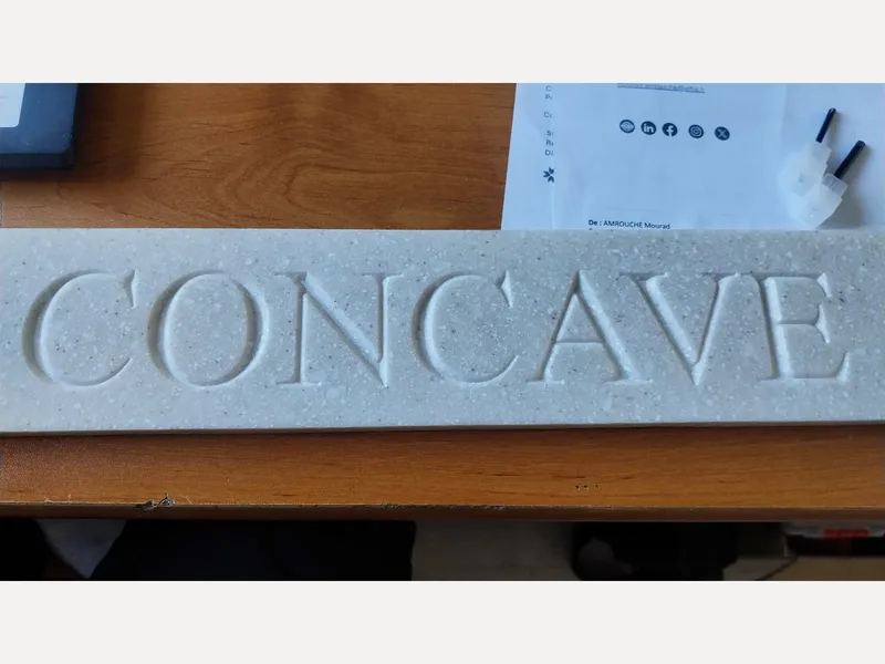 Lettrage CONCAVE en creux sur échantillon
